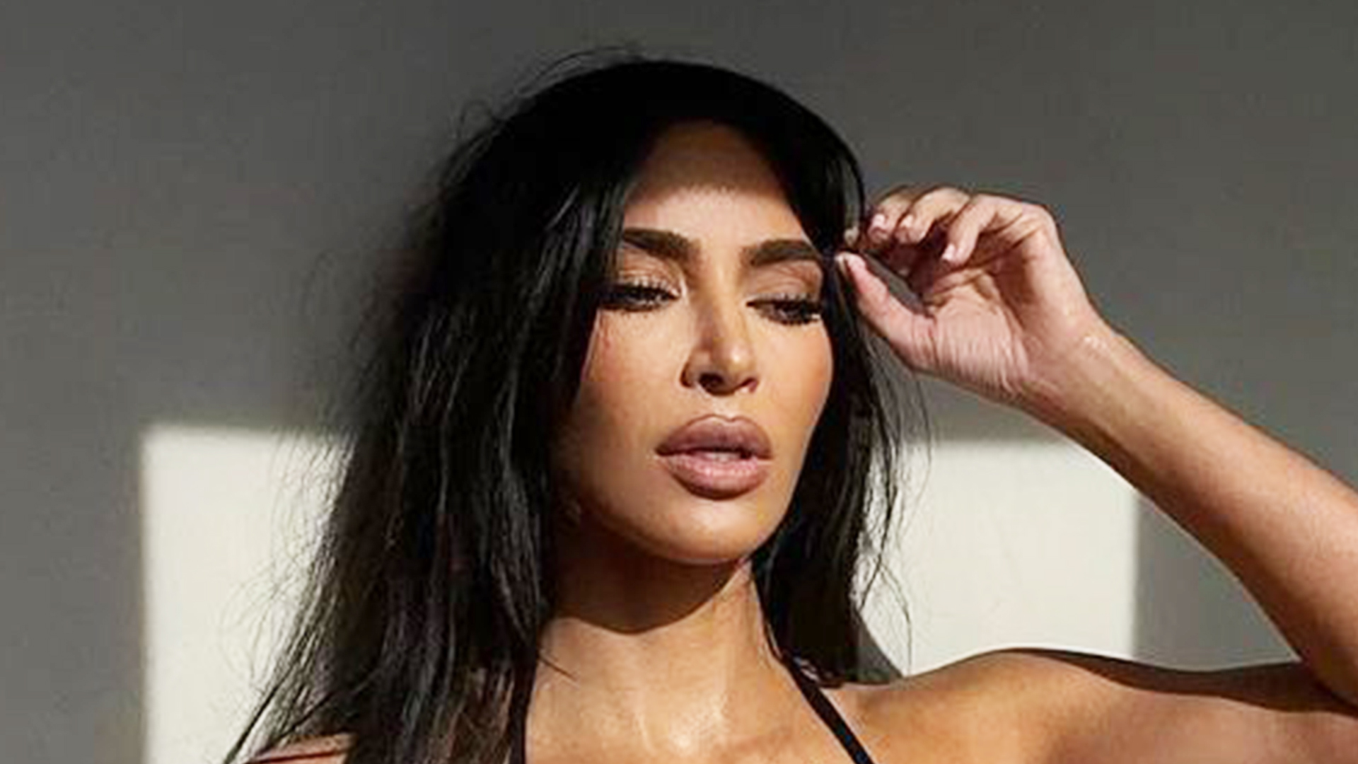 Kim Kardashian leaves fans drooling as she shows off her curves in sexy - Kim Kardashian's Famous Curves: Measurements, Height & More