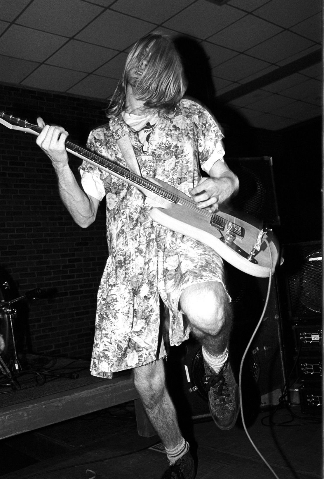 Kurt Cobain once spurned toxic masculinity in a dainty floral frock on - How Tall Is Kurt Cobain: Nirvana Frontman’s Compact Frame