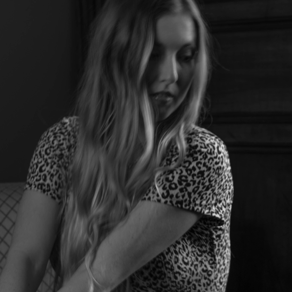 Lauren ELiZABETH — Bio Site - Lauren Elizabeth: Sexy Pics of the Fashionista-Turned-Influencer