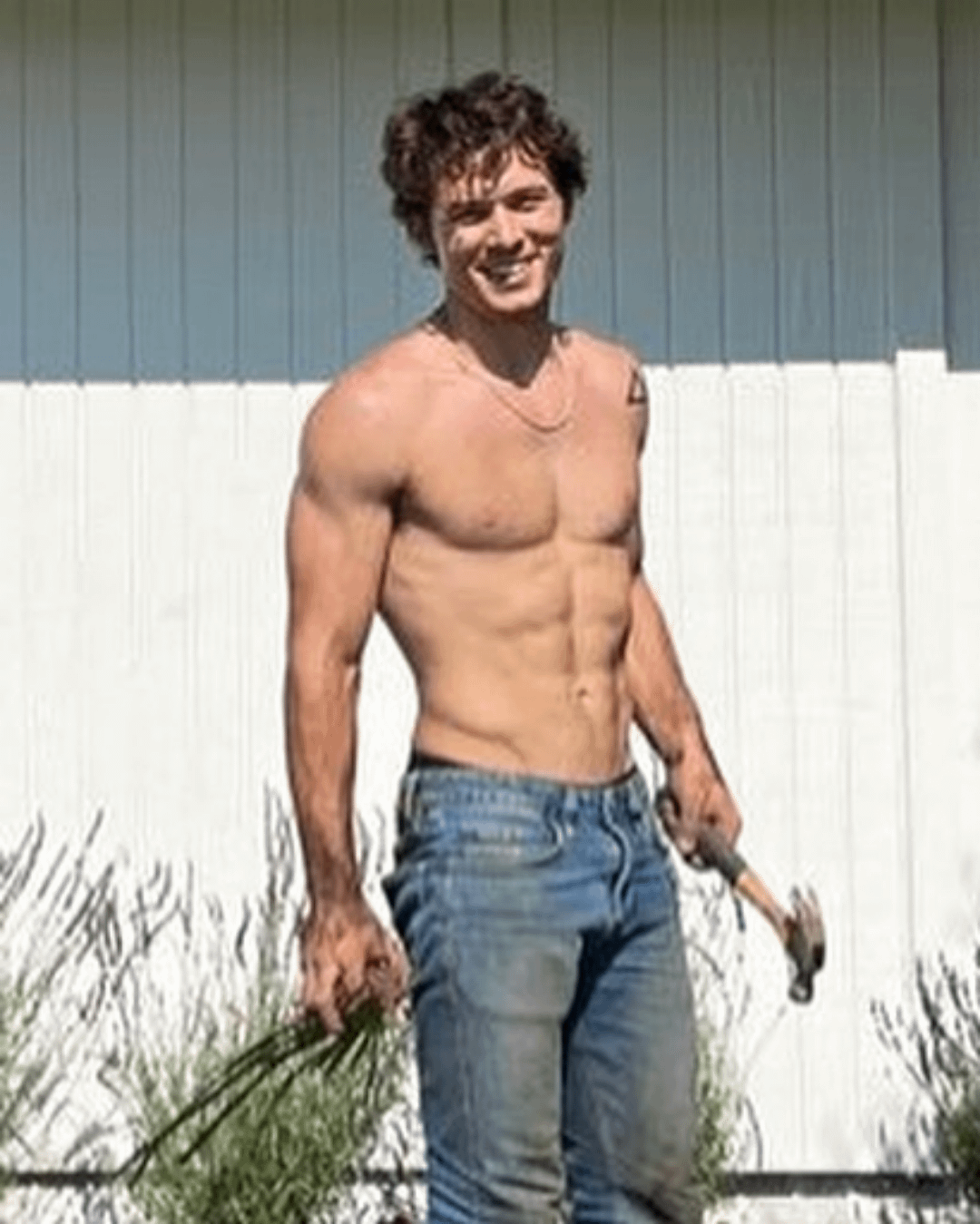 Leo Howard : r/ShirtlessCelebMen - How Tall Is Leo Howard? Disney Star’s Stature Revealed