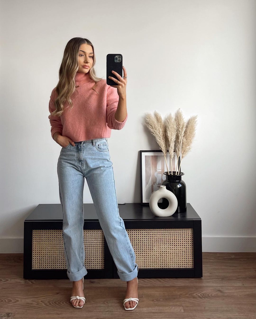 Lily Clark: Sexy Pics of the Rising Social Media Star