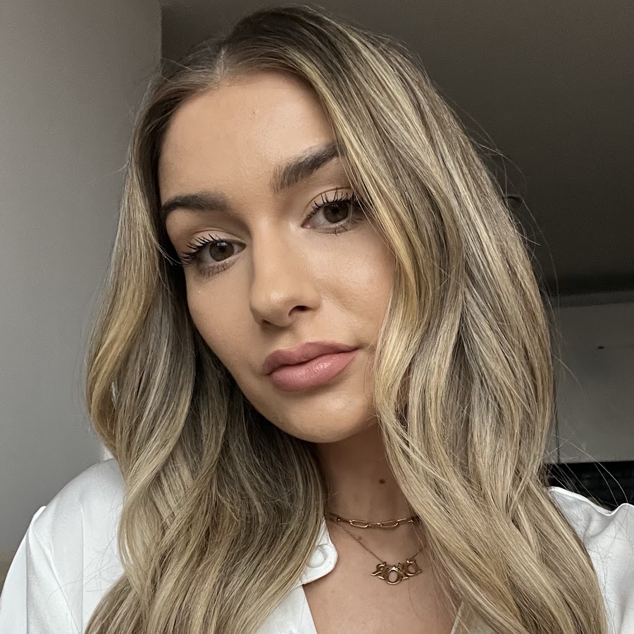 Lily Clark - YouTube - Lily Clark: Sexy Pics of the Rising Social Media Star