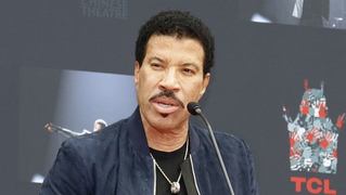 Lionel Richie - Age, Family, Bio | Famous Birthdays - How Old Is Lionel Richie? Music Legend’s Age & Career Highlights
