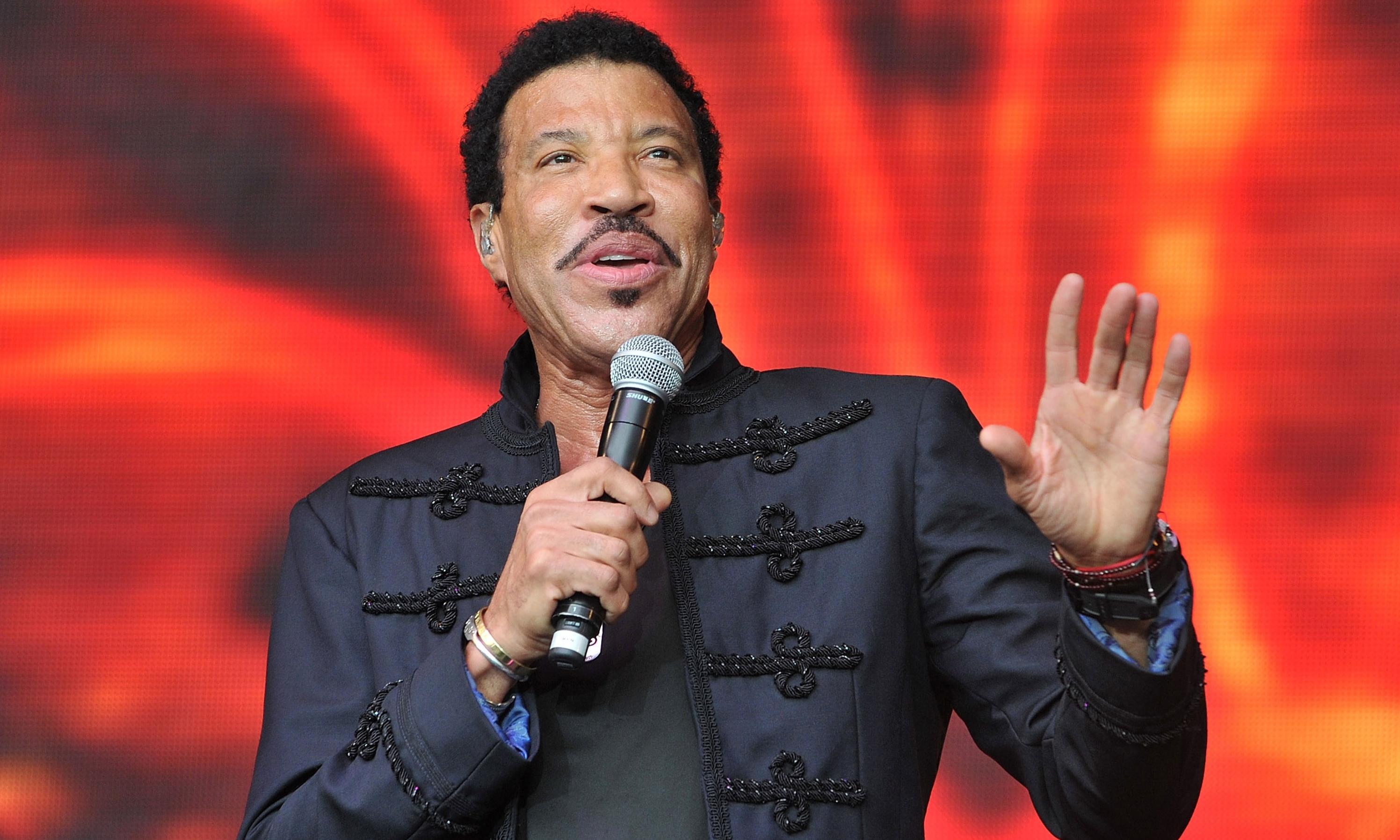 Lionel Richie Wallpapers Images Photos Pictures Backgrounds - Lionel Richie Net Worth 2025: Music Icon's Wealth Revealed