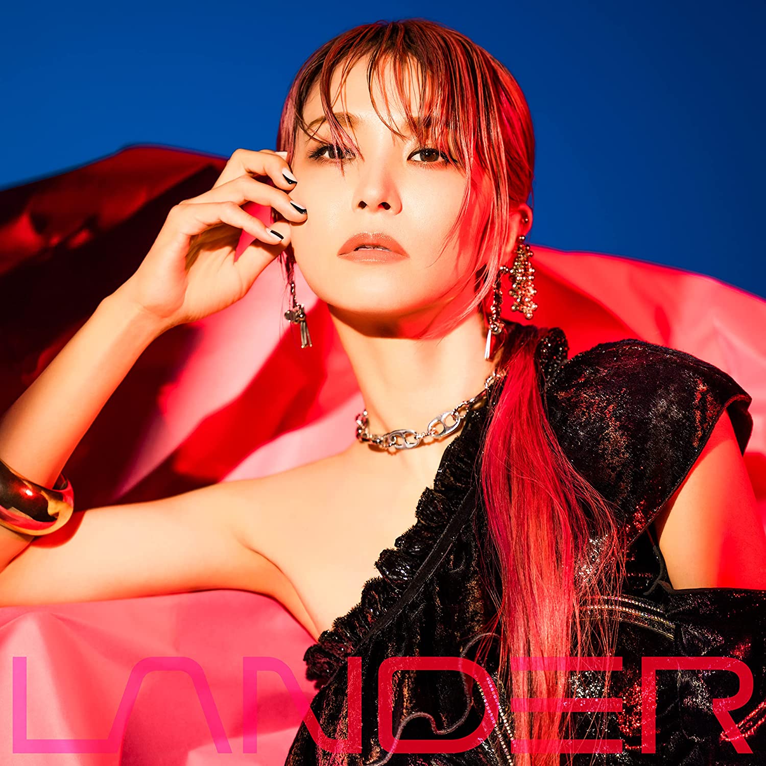 LiSA、音楽番組での「炎」「一斉ノ喝采」の歌唱から感じたふたつのルーツ 2022年の活動で見せたロックシンガーとしてのあり方 - Real - How Tall Is Lisa Barlow: Real Housewives of Salt Lake City Star’s Stats