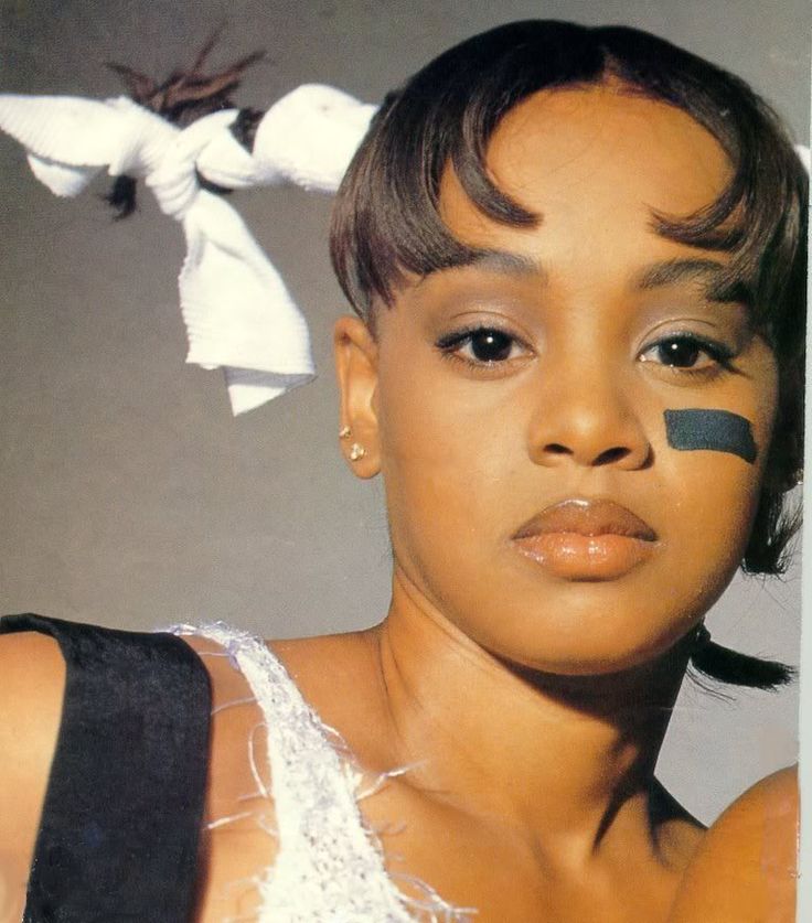 Lisa "Left Eye" Lopes | Attrici, Salute - How Tall Was Left Eye? TLC Star's Height Remembered