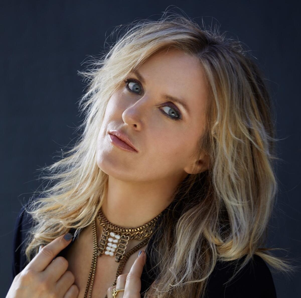 Liz Phair Height: Rock Legend's Real Size