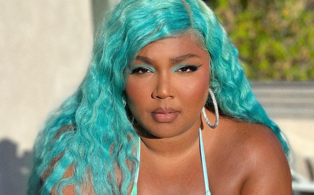 Lizzo se une a la tendencia del bikini entrecruzado como toda una diva - Lizzo's Body Confidence: Full Measurements, Height & Real Talk