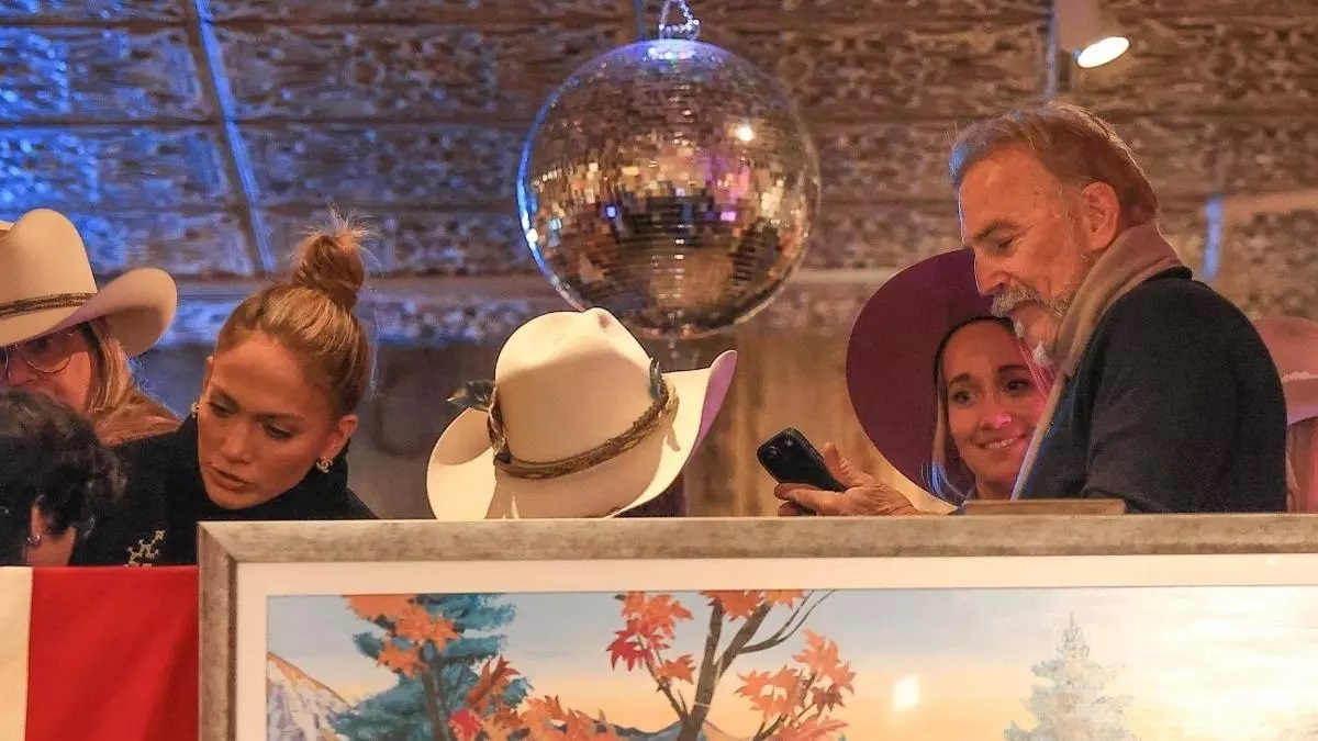 Llega ‘Kennifer’, la unión de Jennifer Lopez y Kevin Costner como nueva - Are Kevin Costner And Jennifer Lopez Really Dating?