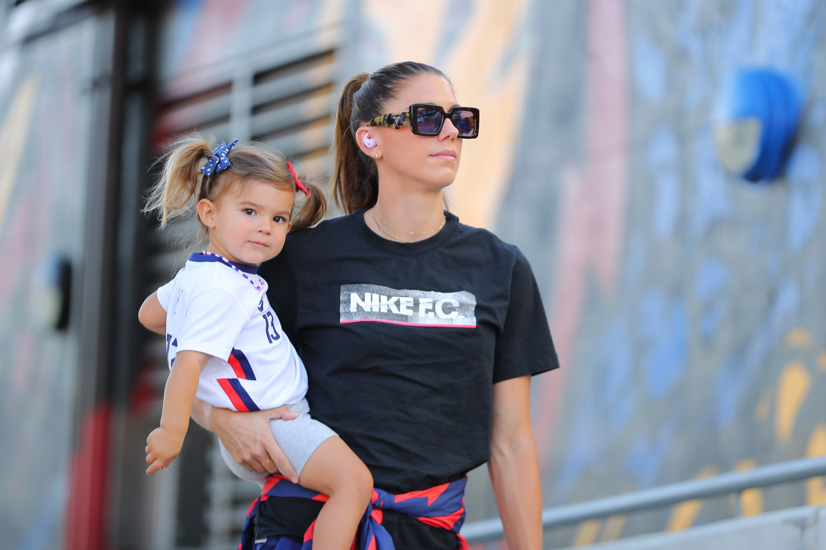 Look: Alex Morgan Family Christmas Photo Going Viral - The Spun - Alex Morgan Off The Field: Sexy Pics Of The Soccer Superstar