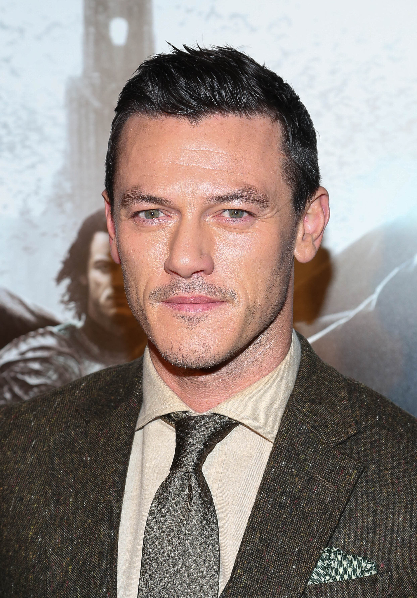 Luke Evans - Luke Evans Height – The Voice and the Height of a Hero