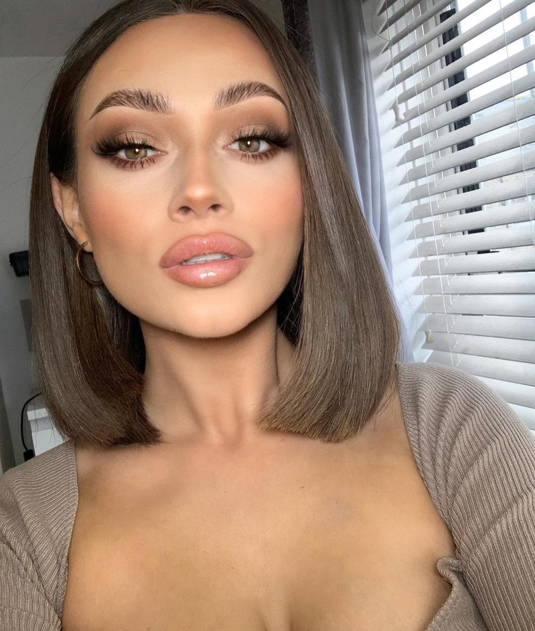 LYDIA FOWLER MUA on Instagram: “I promise I’ll change it up soon 😏 # - Lydia Fowler MUA: Sexy Pics of the Talented Makeup Artist