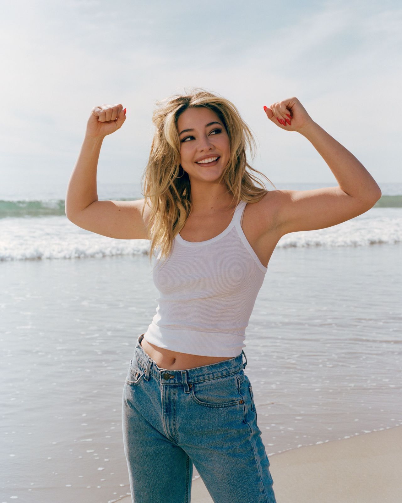 Madelyn Cline’s Trendy Looks – Outer Banks Star’s Rising Glam