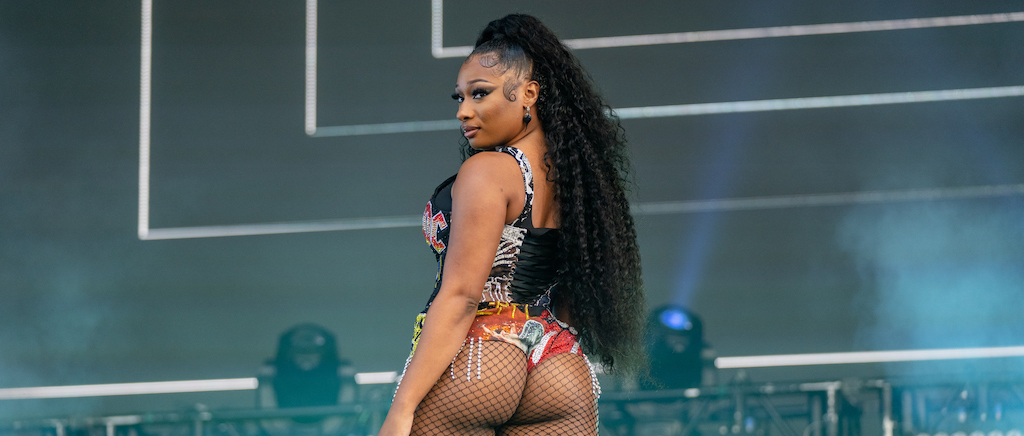 Megan Thee Stallion Records A Sexy Video On A Fan's Phone - Kate Upton Turns Up The Heat: Her Sexiest Pics Ever