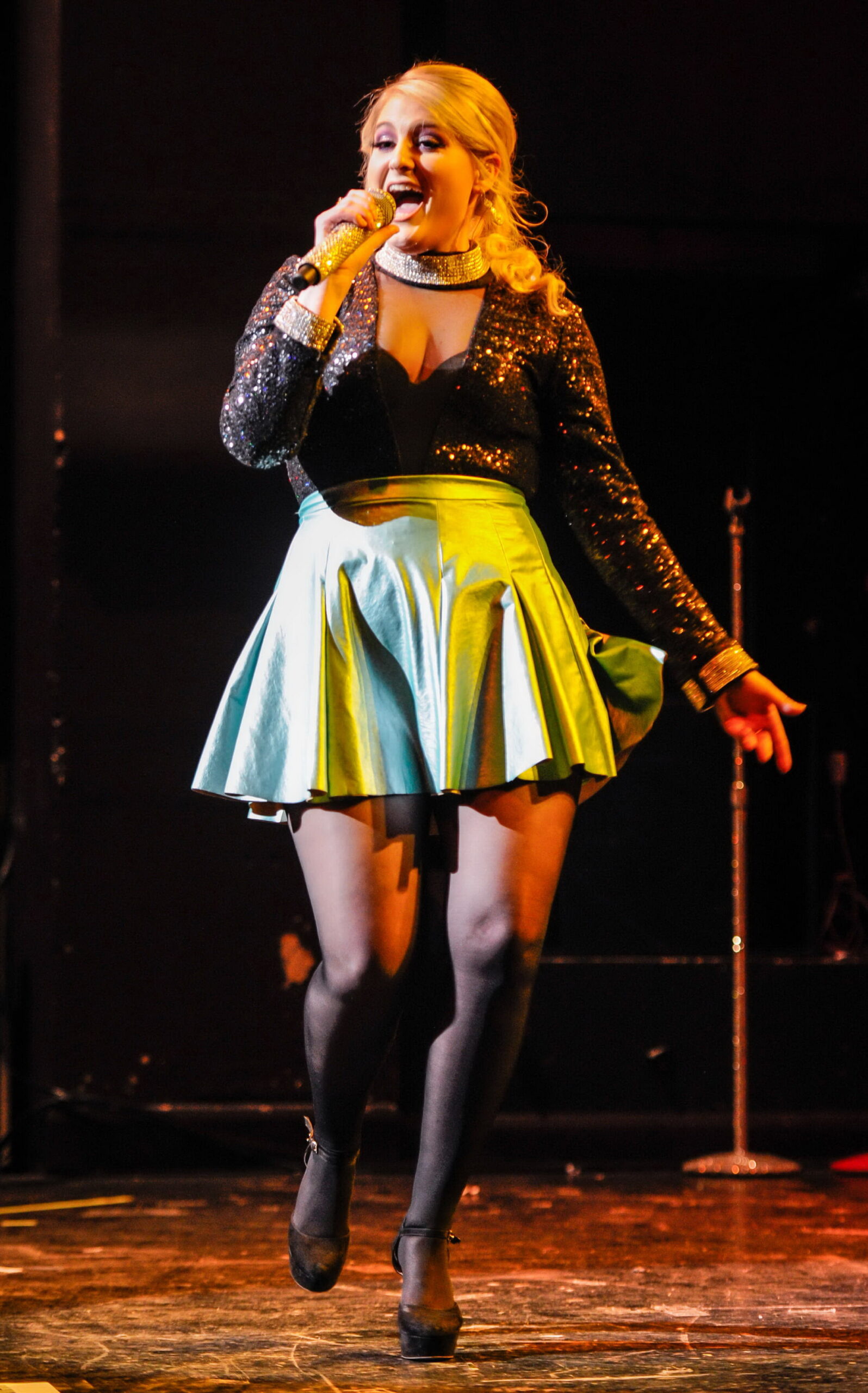 Meghan Trainor's legs - Sexy Celebrity Legs Images - Leggy Celebs - Meghan Trainor: Sexy Pics of the Curvy Chart-Topping Diva