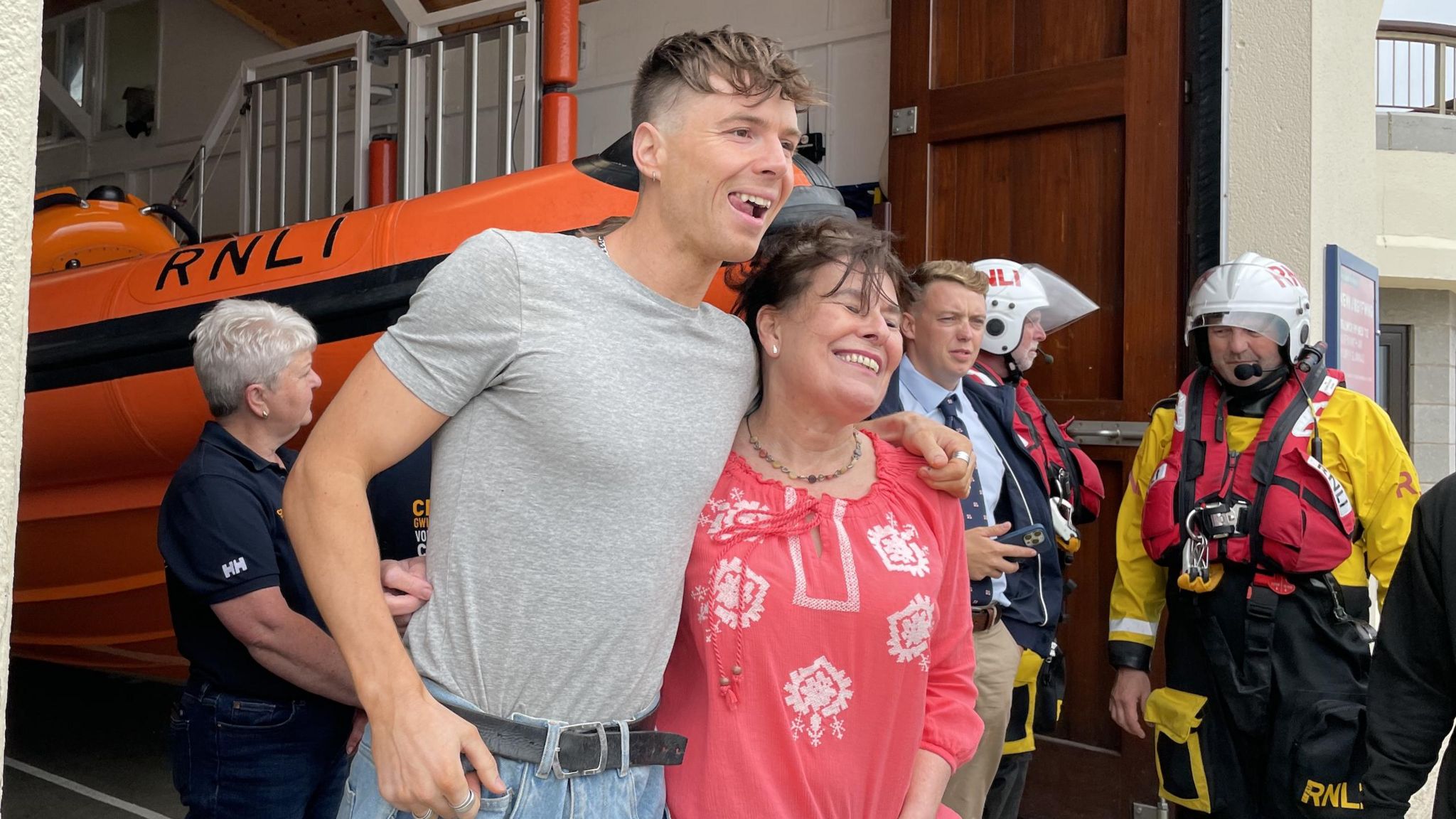 Mental health: Singer Ren Gill wants more conversations - BBC News - Ren Gill's Height Uncovered: How Tall Is The Viral Musician?
