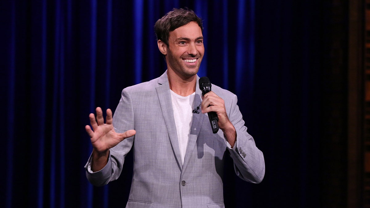 'Modern Family' star was a 'tyrant' on film set claims co-star | Fox News - How Tall Is Jeff Dye? Comedian's Height Might Surprise You