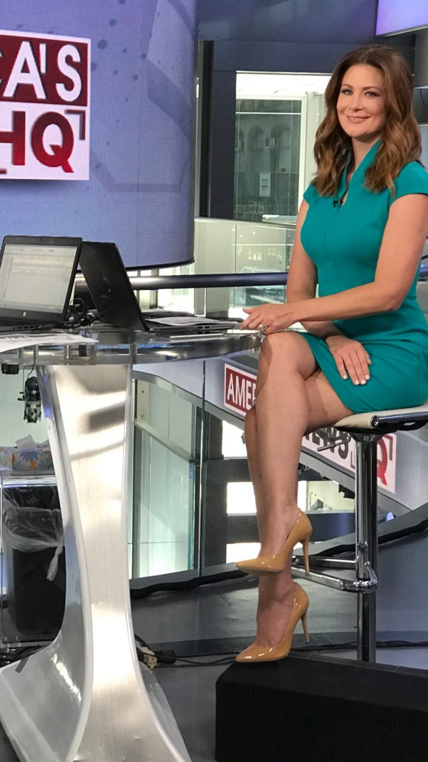 Molly Line's (Fox News) Height, Measurements, Husband - Wiki - Molly Line’s Stats – How Tall Is the Fox News Correspondent?