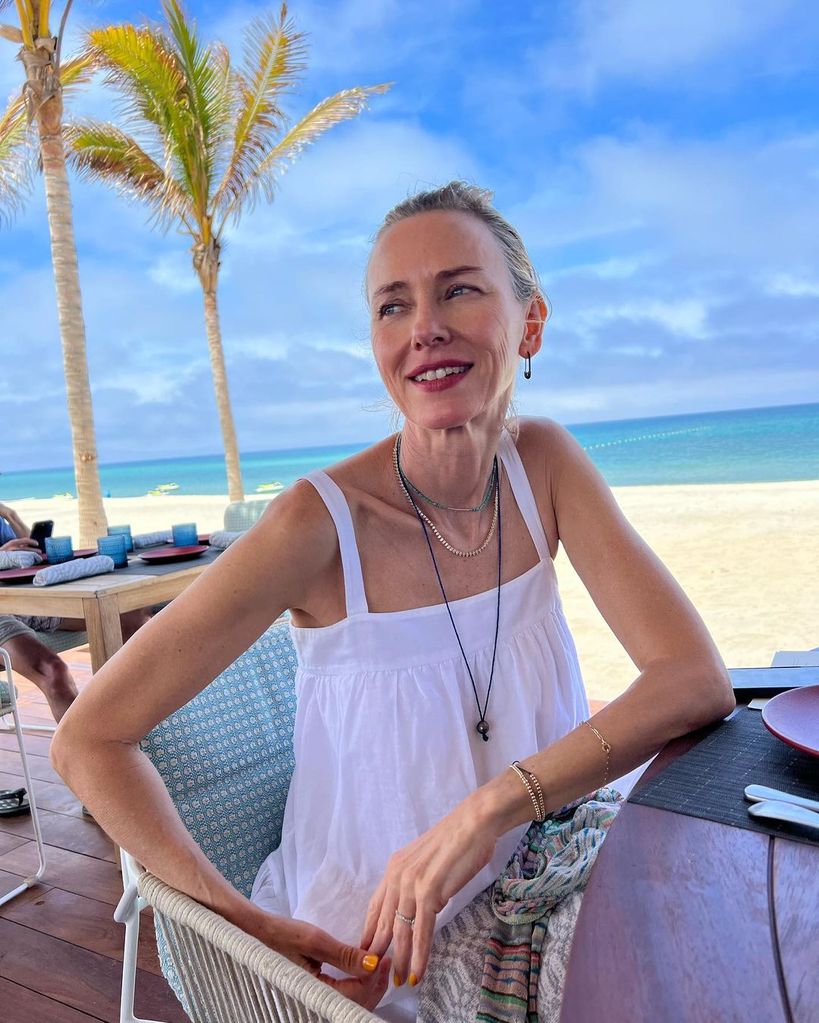 Naomi Watts weds Billy Crudup in stunning sleeveless Oscar de la Renta - How Tall Is Naomi Watts: Hollywood Star’s Elegant Frame