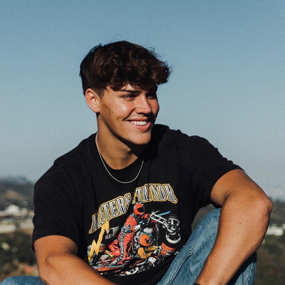 Noah Beck Height: TikTok Heartthrob's Real Size