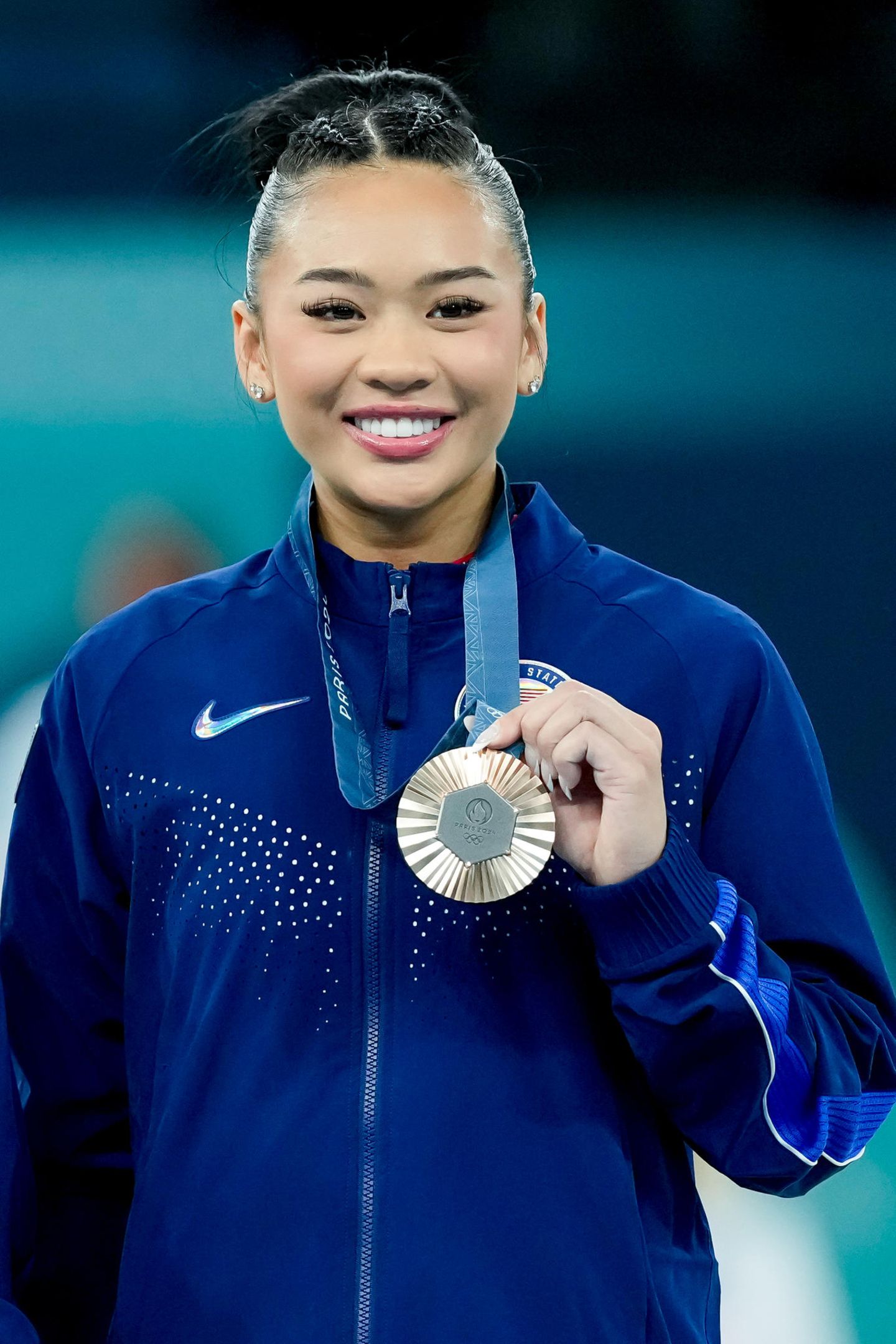 Olympische Spiele 2024: Die extravagantesten Beauty-Looks der - How Tall Is Sunisa Lee? Olympic Gymnast's Height & Stats