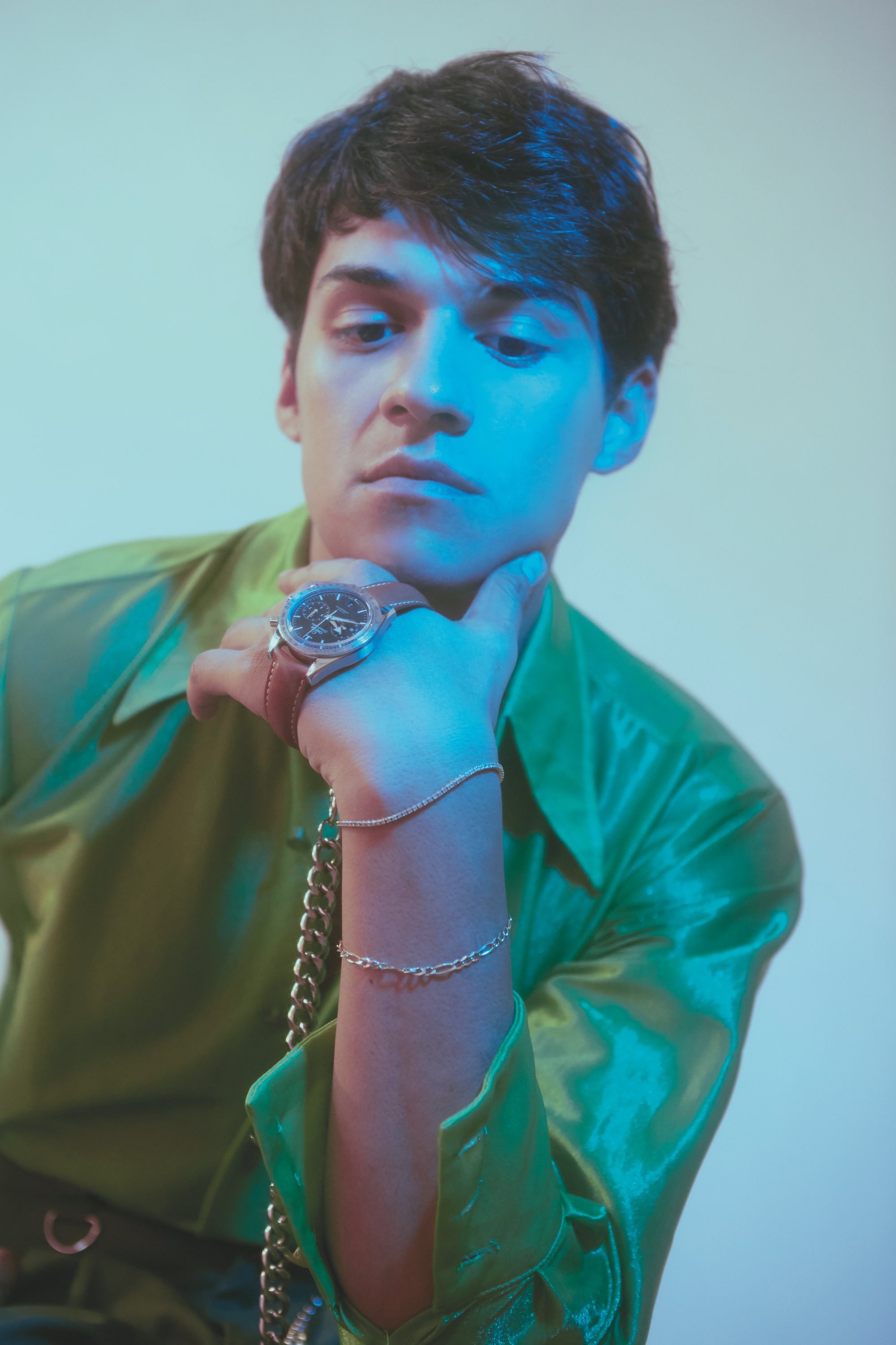 How Tall Is Omar Apollo? Singer’s Real Height Revealed