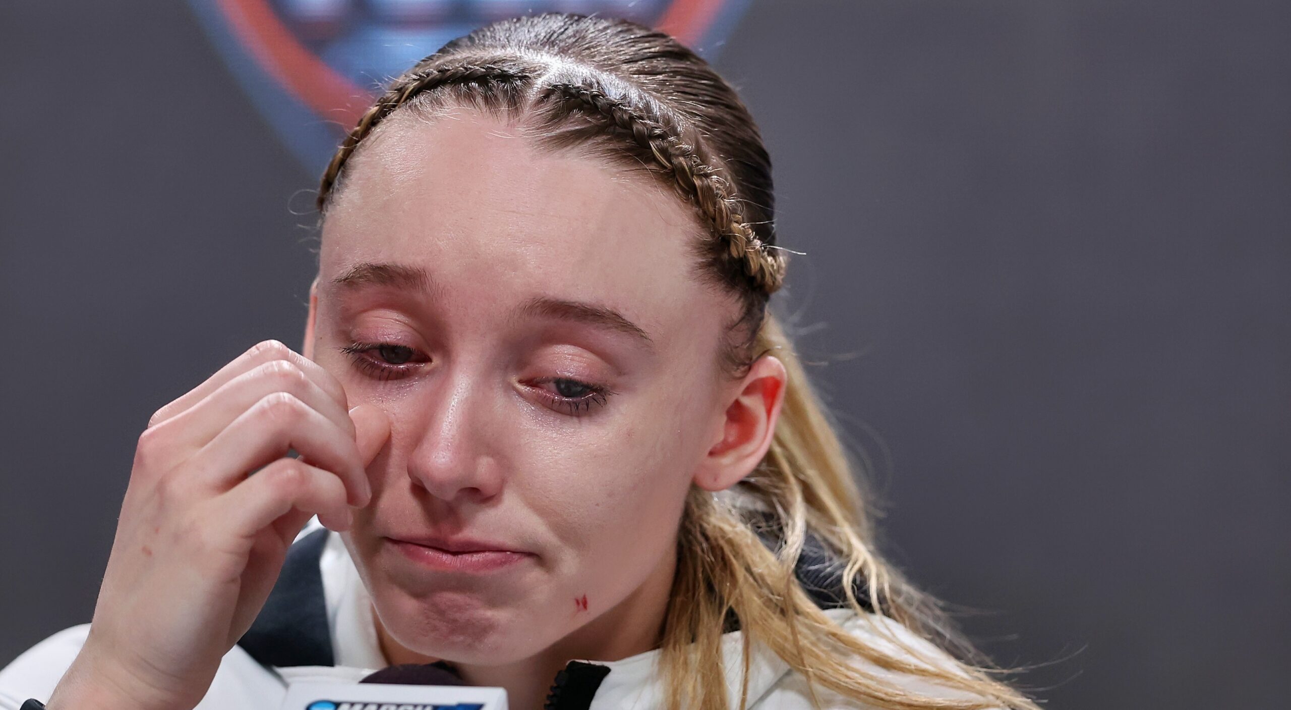 Paige Bueckers Nudes Leaked: A Deep Dive Into The Facts, Myths, And - Is Paige Bueckers Dating? UConn Star's Relationship Rumors Explained