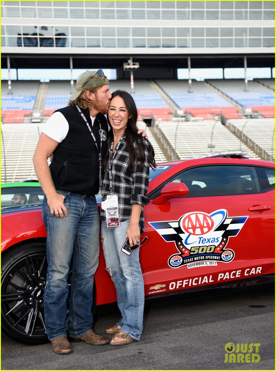 Photo: chip and joanna gaines net worth reaches billions with network - What Is The Net Worth Of Chip & Joanna Gaines