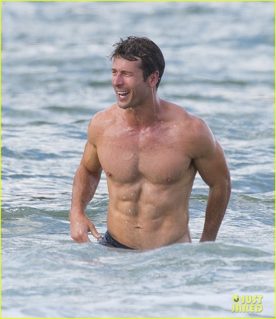 Photo: sydney sweeney glen powell beach photos australia 10 | Photo - How Does Sydney Sweeney Maintain Her Toned Physique? Measurements Inside!