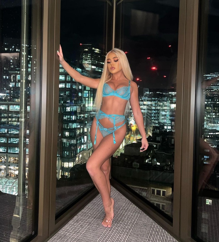 Picture of Belle Olivia - Belle Olivia: Sexy Pics of the TikTok Darling with Charisma