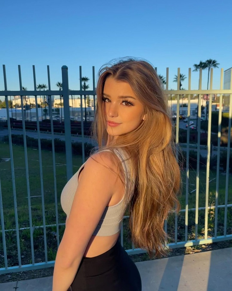 Picture of Brooke Monk - Brook Monk Height – TikTok’s Rising Star in Inches