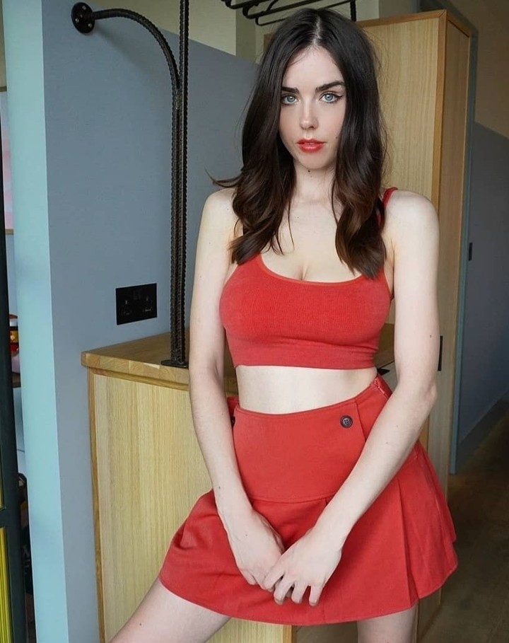 Picture of Danielle Sharp - Danielle Sharp: Sexy Pics of the Stunning Model and Creator