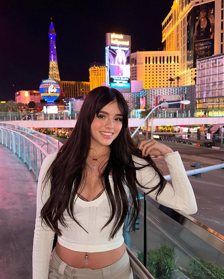 Picture of Emily Black - Emily Black: Sexy Pics of the Alluring Online Star