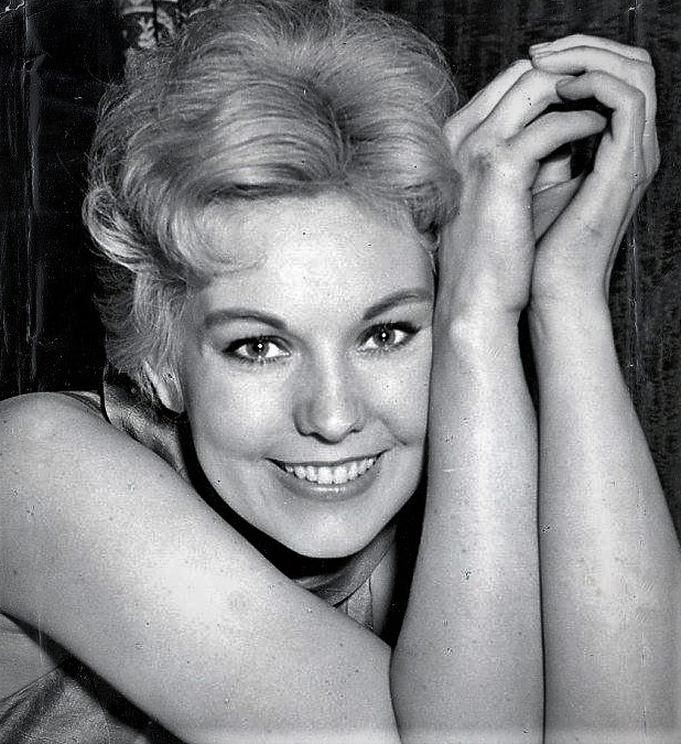 Picture of Kim Novak - How Tall Was Kim Novak? Classic Star's Elegance Measured