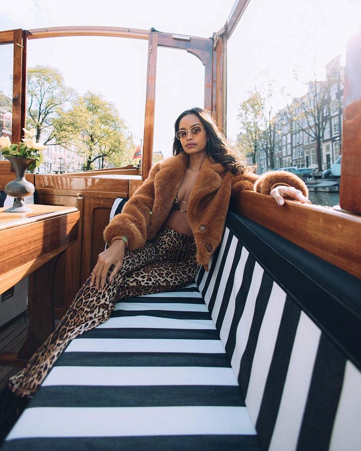 Picture of Putri Cinta - Putri Cinta: Sexy Pics of the Enchanting TikTok Star