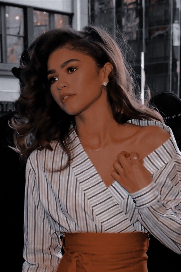 Pin by Chantal Lyles on B-E-A-U-T-Y in 2022 | Zendaya photoshoot - Zendaya’s Model-Like Proportions: Height, Weight & Body Stats