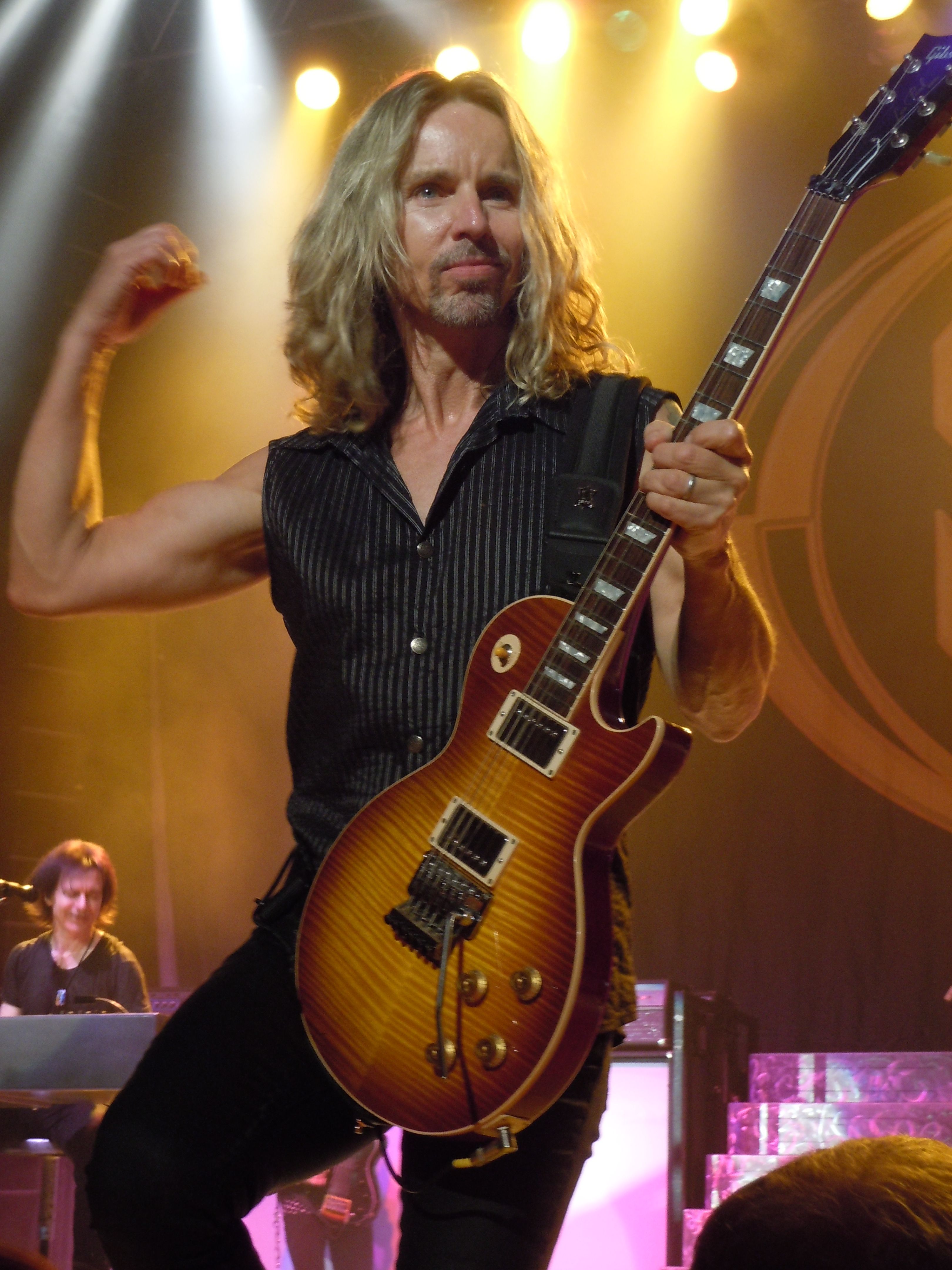 Pin by Jenny Savage on Styx | Tommy shaw, Tommy, 1980s music - Tommy Shaw Height – Styx Legend's Real Height