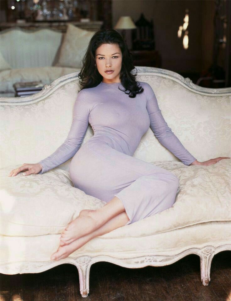 Pin by Rey on Catherina Zeta Jones | Catherine zeta jones, Cathrine - Catherine Zeta-Jones: Sexy Pics of the Timeless Hollywood Glamour Icon