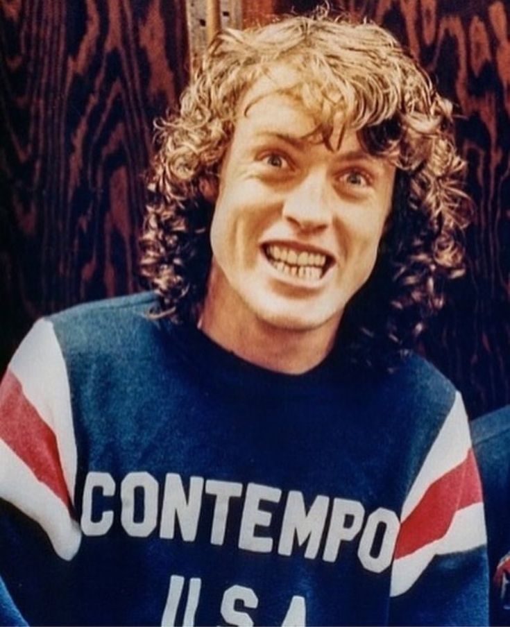 Pin by Stschlumpf on Angus Young | Acdc angus young, Angus young, Acdc - How Old Is Angus Young? AC/DC’s Guitar Legend Then And Now