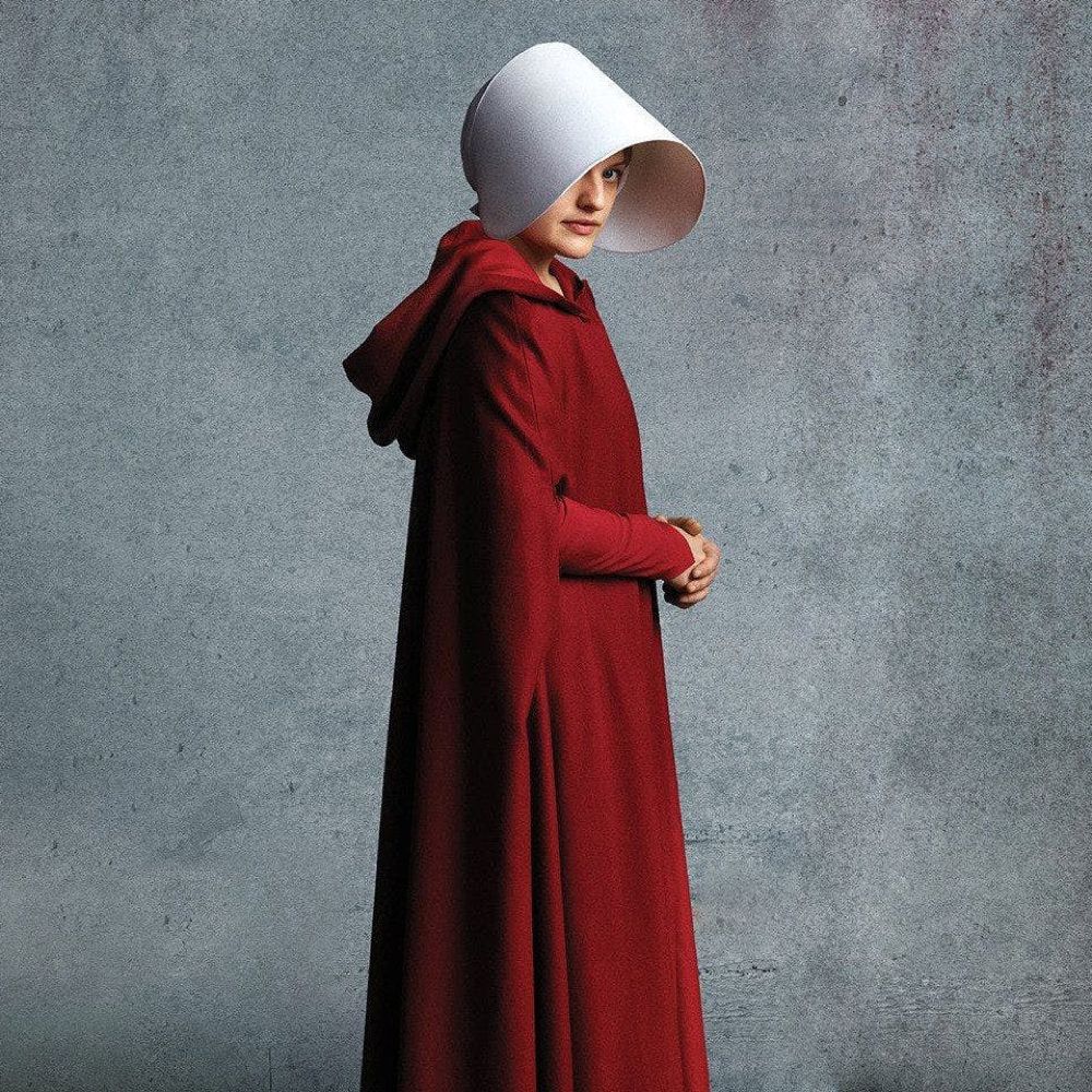 Pin en TV Costumes - Who Plays June Osborne In The Handmaid’s Tale?