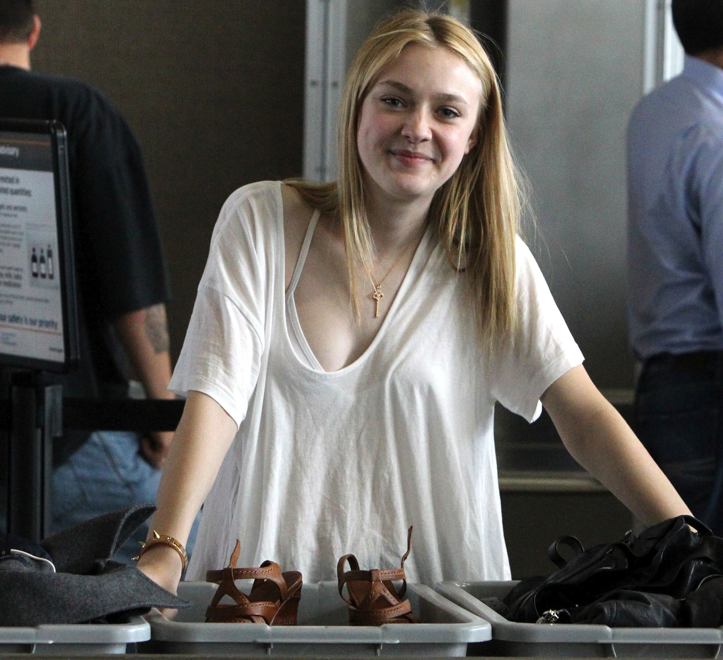Pin on Dakota fanning hot - Dakota Fanning’s Most Iconic Fashion Moments – Classic Meets Modern