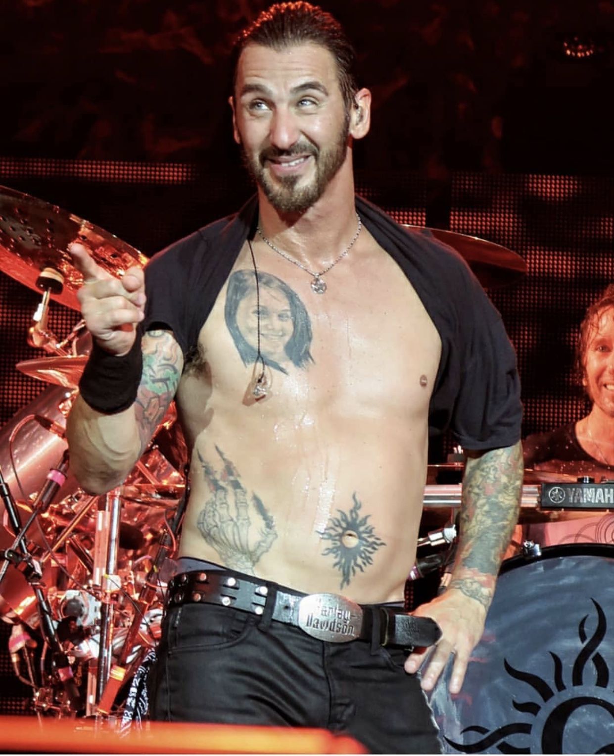 Pin on Godsmack & Salvatore "Sully" Paul Erna - Sully Erna Height: Godsmack Frontman's Stats