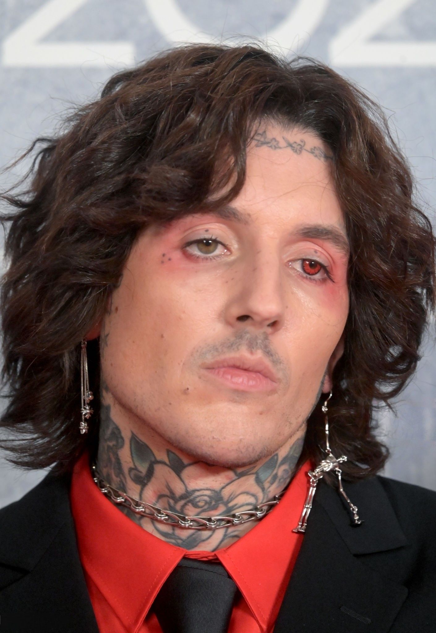 Pin von ᴇᴢɢɪ auf Bring Me The Horizon | Frisuren, Haare - Oli Sykes Height: Bring Me The Horizon Frontman Stands Tall