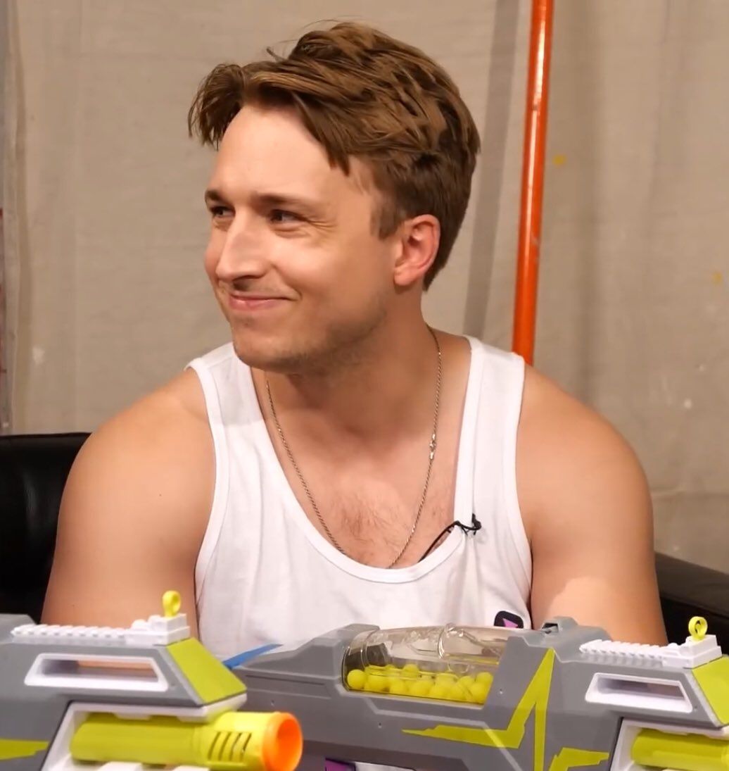 Shayne Topp Height – Just How Tall Is the Smosh Star?