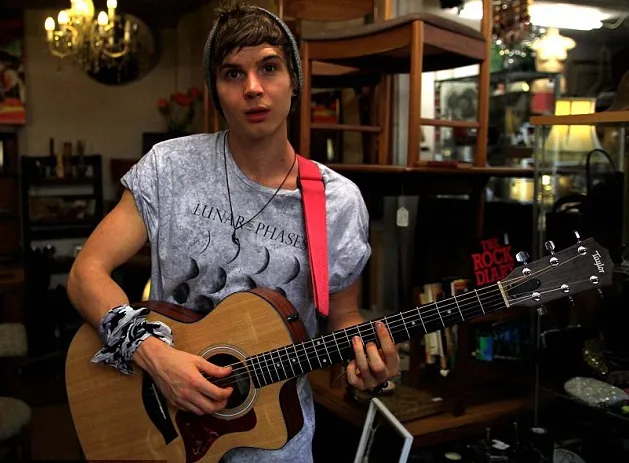 Ren Gill Net Worth, Age, Height, Weight, Career, Relationship Status - How Tall Is Ren Gill? Viral Musician's Height Revealed
