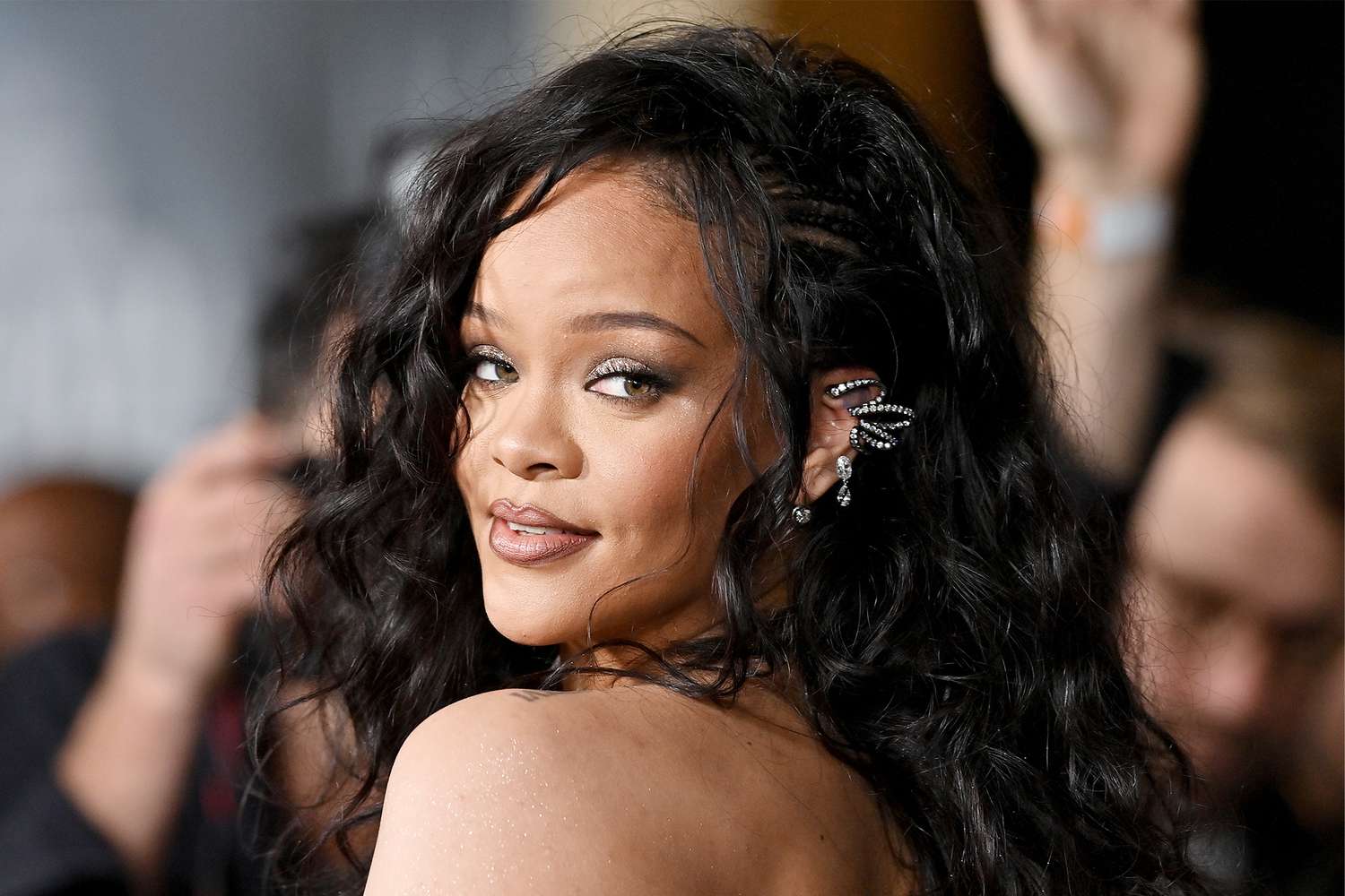 Rihanna Body - Rihanna's Stunning Stats: Height, Weight & Iconic Proportions