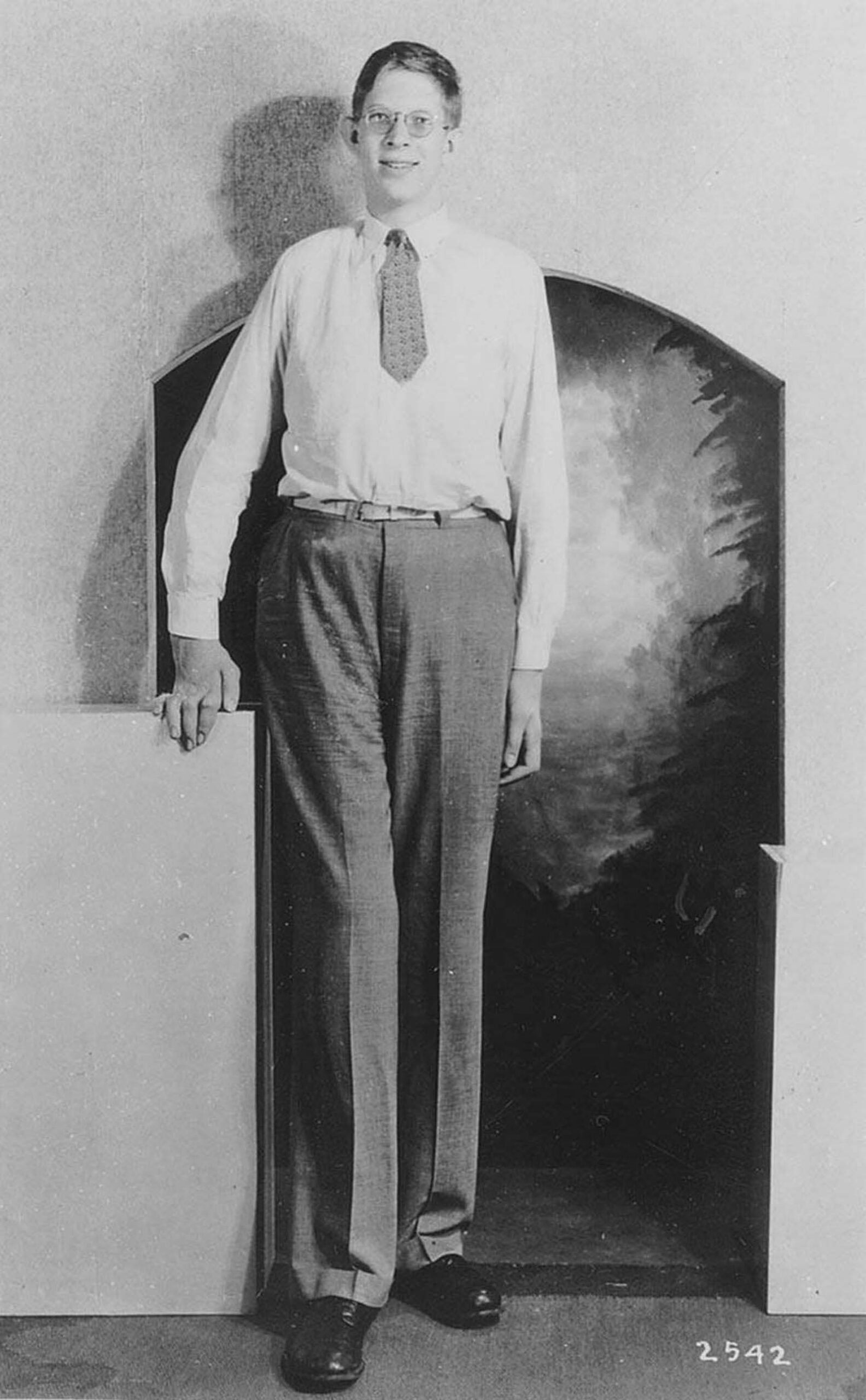 Robert Wadlow: Life Story and Photos of World's Tallest Man in History - How Tall Was Robert Wadlow? – Discovering the Tallest Man in History
