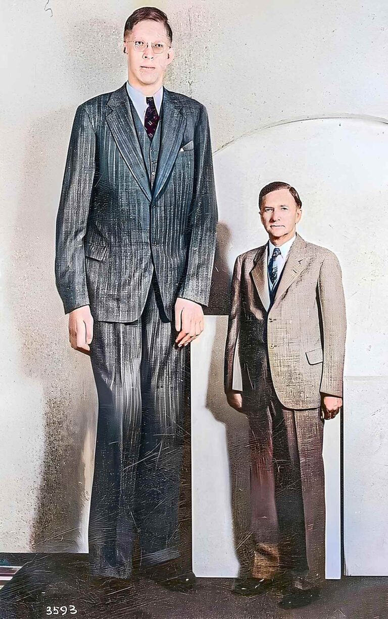 Robert Wadlow: The Tallest Man Ever in History - Malevus - How Tall Was Robert Wadlow? – Discovering the Tallest Man in History