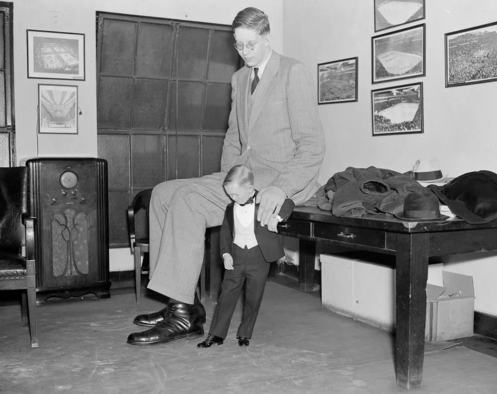 Robert Wadlow: The tallest man in history seen through stunning - How Tall Was Robert Wadlow? – Discovering the Tallest Man in History