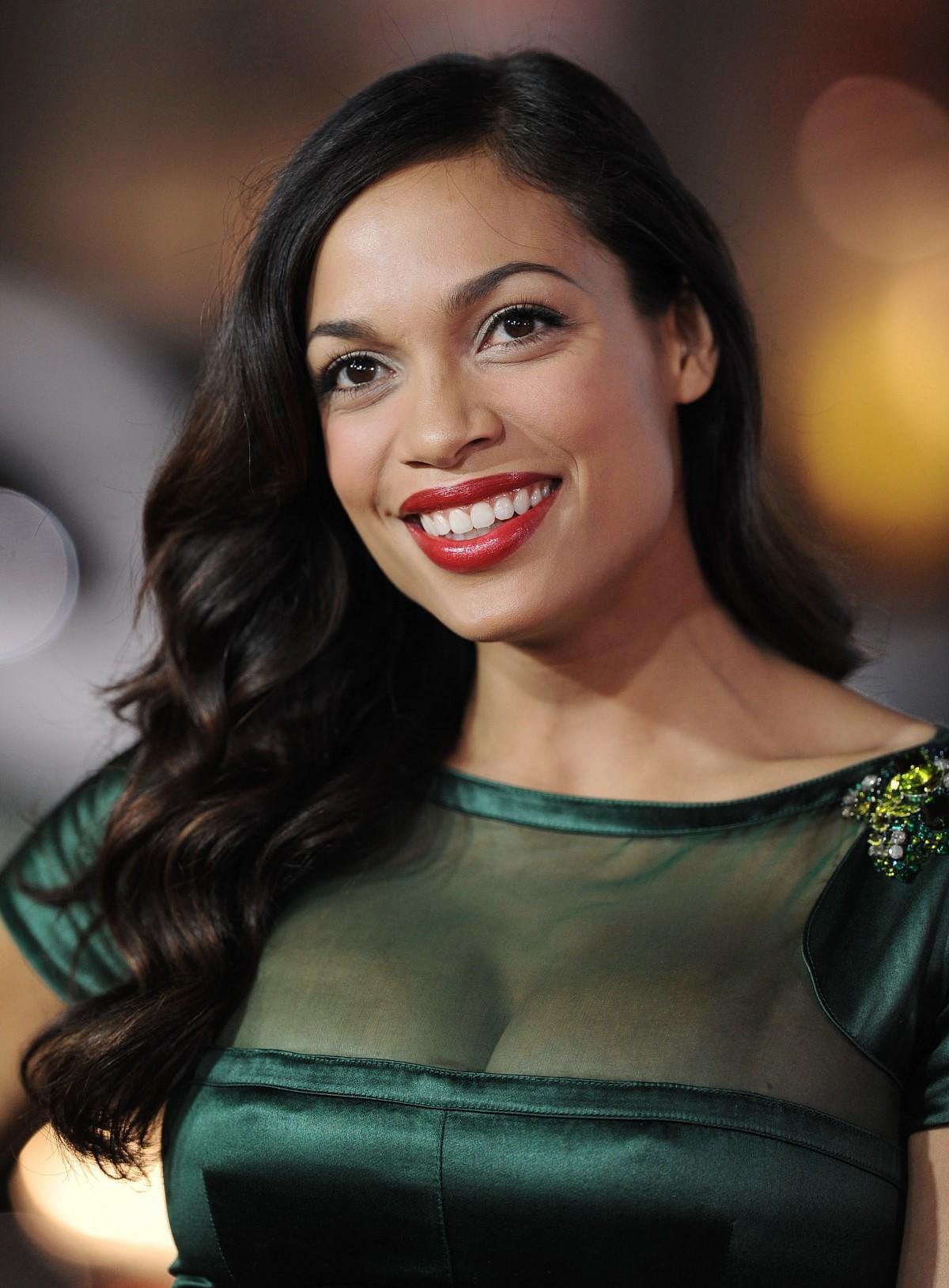 Rosario Dawson : r/Celebrity_Cleavage - Rosario Dawson: Sexy Pics of the Bold and Beautiful Icon